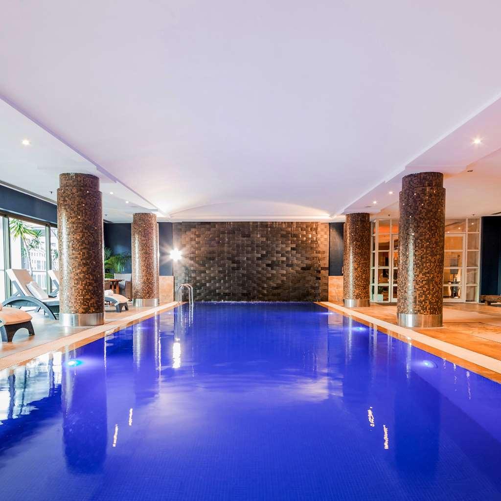 Amora Hotel Jamison Sydney Udogodnienia zdjęcie The pool at the hotel